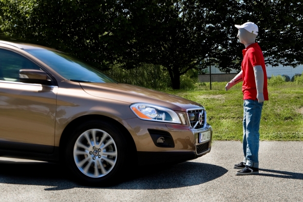 Pedestrian Safety firmy Volvo Cars – pierwszy na świecie system pozwalający uniknąć wypadków drogowych z&nbsp;udziałem pieszych Wraz z&nbsp;planowaną na 2010 rok premierą nowego Volvo S60, Volvo Cars zaprezentuje dwa nowe...