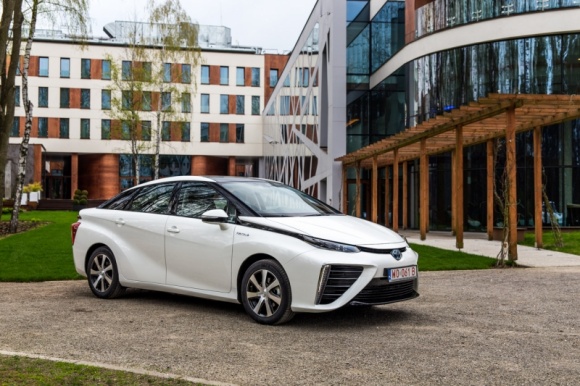 Toyota Mirai uhonorowana przez brytyjski magazyn AutoVolt