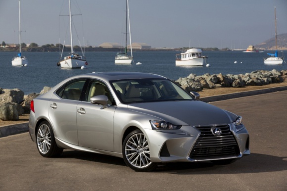 Nowy Lexus IS posłucha głosu kierowcy