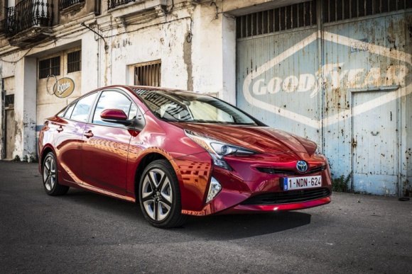 Prius najbezpieczniejszym samochodem roku według „What Car?”