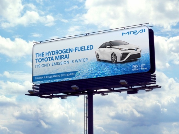 Reklamy Toyoty Mirai walczą ze smogiem