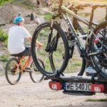 Rowerowe bagażniki na hak. Będzie łatwiej o trzecią tablicę