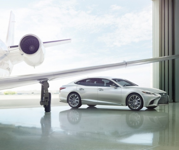 Lexus LS – w garniturze na sportowo