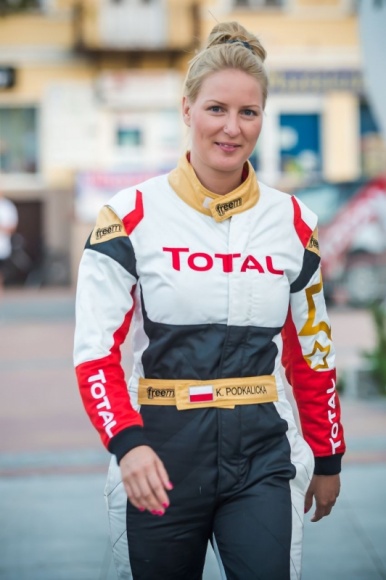 Klaudia Podkalicka na podium rajdu Polskie Safari