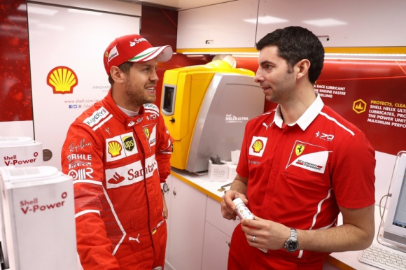 Lepsza wydajność silników bolidów Ferrari dzięki Shell