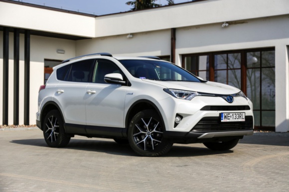 Toyota RAV4 Hybrid najoszczędniejszym SUV-em w USA