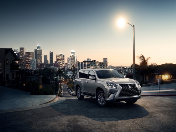 Bezpieczny i bardziej terenowy. Lexus pokazał nowego GX-a