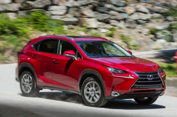 Lexus NX wyjątkowo bezpieczny. Najwyższa ocena w testach IIHS