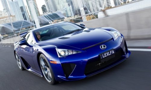 Jeremy Clarkson fanem Lexusa LFA.
