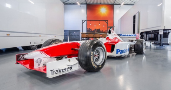 Wyścigówka z debiutu Toyoty w Formule 1 do kupienia