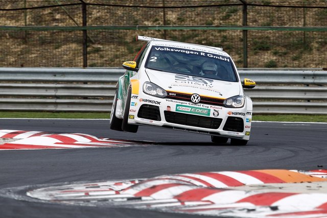 Udany start Andreasa Mikkelsena w Volkswagen Castrol Cup