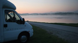 Dwa w jednym – czyli radość z caravaningu z Webasto LIFESTYLE, Motoryzacja - Nowoczesne kampery to komfortowe domy na kółkach. Nie może w nich zabraknąć ogrzewania postojowego czy dostępu do ciepłej wody do mycia czy zmywania naczyń.