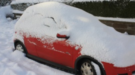 Przed zimą sprawdź akumulator w swoim aucie LIFESTYLE, Motoryzacja - Letnie, korzystne warunki atmosferyczne sprawiają, że niektóre mankamenty naszych aut pozostają niewidoczne. Na ogół jednak wraz z nadejściem zimy na wierzch zaczynają wychodzić wszystkie usterki.