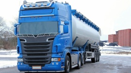 W świecie transportu – przygotuj swoją firmę do zimy LIFESTYLE, Motoryzacja - Zimowe dni zbliżają się wielkimi krokami. Właściciel firmy transportowej powinien pamiętać o bezpieczeństwie kierowców, innych użytkowników dróg oraz ładunków i przygotować swoje ciężarówki do zimy.