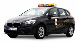 Zamówić taksówkę w Sylwestra – mission impossible? LIFESTYLE, Motoryzacja - Na zamówioną taksówkę czeka się zwykle od kilku do kilkunastu minut, a samo znalezienie wolnego kursu nie stanowi problemu. Ale nie w noc sylwestrową, gdy liczba klientów rośnie kilkakrotnie. Jak zwiększyć swoje szanse na zostanie pasażerem?