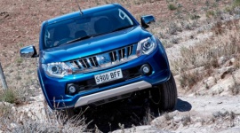 Mitsubishi L200 i Pajero Sport triumfują w konkursie australijskiego Ozroamer! LIFESTYLE, Motoryzacja - Nowe Mitsubishi L200 oraz SUV Pajero Sport 4x4 zdobywają czołowe lokaty w konkursie serwisu OzRoamer dla pojazdu roku 2015 z napędem 4WD oraz SUV-a z napędem AWD.