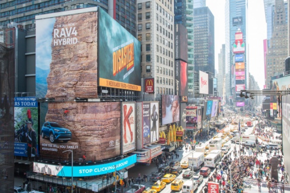 RAV4 na Times Square
