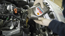 Z wizytą w serwisie nie tylko z okazji urodzin czy awarii auta LIFESTYLE, Motoryzacja - Jeśli chcemy, żeby samochód służył bezproblemowo przez wiele lat, należy pamiętać o regularnych wizytach w serwisie. Ekspert Shell Helix radzi jak często i w jakich sytuacjach warto odwiedzić warsztat.
