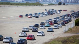 Rekord Guinnessa na paradzie Priusów w Kalifornii LIFESTYLE, Motoryzacja - Toyota USA ustanowiła nowy Rekord Guinnessa w kategorii największej liczby samochodów biorących udział w paradzie hybryd.
