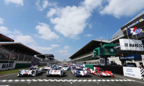 Brad Pitt da sygnał do startu na 24-godzinnym wyścigu w Le Mans
