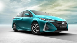 Solarna hybryda Toyoty LIFESTYLE, Motoryzacja - Pod koniec roku zadebiutuje Toyota Prius Plug-in Hybrid, druga generacja jedynej hybrydy Toyoty ładowanej z gniazdka. W cenniku nowego modelu znajdą się panele fotowoltaiczne, które ograniczą zużycie paliwa o kolejne 10%.
