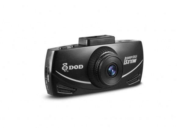 DOD: jak poradzić sobie ze zmorą kierowców LIFESTYLE, Motoryzacja - Kierowcy doskonale wiedzą, iż wystarczy spuścić z oka auto na chwilę, by po swoim powrocie znaleźć na samochodzie rysę lub inne uszkodzenia. Zamiast złorzeczyć sprawcom, warto przyłapać ich dzięki LS370W od firmy DOD.