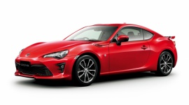 Toyota odświeża GT86 LIFESTYLE, Motoryzacja - Toyota przedstawiła zmodernizowaną wersję sportowego modelu GT86, w którym wprowadzono liczne udoskonalenia poprawiające osiągi, własności jezdne, aerodynamikę i funkcjonalność. Odświeżono również wygląd zewnętrzny nadwozia.