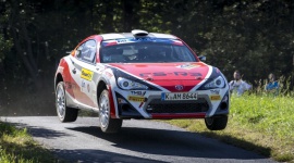 Udany debiut Toyoty GT86 CS-R3 w Rajdowych Mistrzostwach Europy LIFESTYLE, Motoryzacja - Startujący nową Toyotą GT86 CS-R3 z numerem 23 Luca Rossetti zajął drugie miejsce w kategorii ERC3 i trzecie wśród samochodów tylnonapędowych podczas Rajdu Barum, jednej z najważniejszych motoryzacyjnych imprez sportowych minionego weekendu.