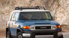 Nadjeżdża nowy FJ Cruiser? LIFESTYLE, Motoryzacja - Wśród fanów aut terenowych jest grupa, która jednocześnie darzy sentymentem klasyki gatunku i ceni komfort nowoczesnej motoryzacji. Do tych kierowców adresowane są modele w stylu retro, takie jak FJ Cruiser.