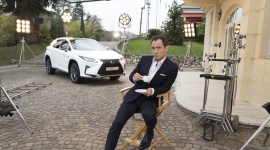Hollywoodzki aktor powraca tylko na jedną noc by zrealizować sztukę „W drodze” LIFESTYLE, Motoryzacja - Usiądź wygodnie w fotelu – ale reżysera, weź do ręki scenariusz, a właściwie napisz swój, o 19:30 rozpocznij niezwykłe przedstawienie.