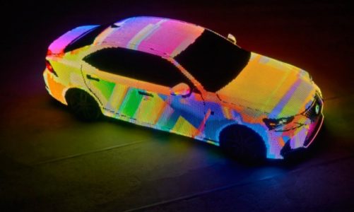 Świetlisty Lexus w platynowym teledysku