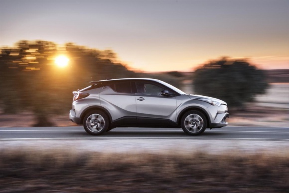 Toyota C-HR w finale Car of the Year 2017 LIFESTYLE, Motoryzacja - Toyota C-HR, nowa propozycja Toyoty w segmencie crossoverów, znalazła się w finale konkursu Car of the Year 2017.