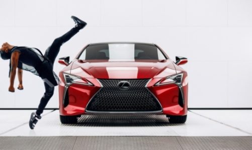 Lexus wystartuje na Super Bowl
