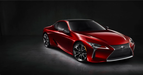 LC500 zgarnia tytuł „Auta XXV-lecia Playboya”