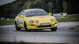Youngtimer i klasyk na zawody – który model wybrać? LIFESTYLE, Motoryzacja - Moda na stare samochody nie przemija i coraz więcej miłośników takiej motoryzacji staje się posiadaczami ciekawych, często już historycznych egzemplarzy.