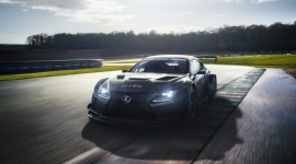 Lexus RC F GT3 sauté LIFESTYLE, Motoryzacja - RC F GT3 to wersja sportowego coupé Lexus RC F przygotowana przez japońskiego producenta aut luksusowych specjalne do startów w wyścigach.