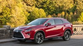Lexus znów podwójnym zwycięzcą rankingu Kelley Blue Book LIFESTYLE, Motoryzacja - W najnowszym rankingu Kelley Blue Book Brand Image Awards Lexus został uznany za najlepszą markę luksusową i zajął pierwsze miejsce w kategorii marek luksusowych darzonych największym zaufaniem.