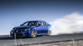 Lexusy serii F - silnik to nie wszystko LIFESTYLE, Motoryzacja - Seryjne wyczynowe samochody Lexusa, modele GS F i RC F, wyposażone są w napędzające tylne koła potężne, wolnossące silniki V8 o mocy 477 KM, zapewniające przyspieszenie od 0 do 100 km/h w czasie rzędu 4,5 sekundy.