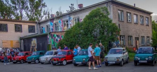 Maluchy opanowały Warszawę – Nocny Rajd Maluchów 2017