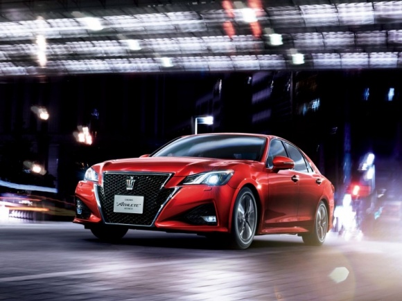 Nowa limuzyna Toyoty testowana na torze Nürburgring