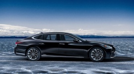 Komfort w luksusowych limuzynach – co oferują marki premium? LIFESTYLE, Motoryzacja - Rynek samochodów klasy premium oferuje niezliczoną liczbę opcji wyposażenia i możliwości personalizacji danego egzemplarza – od szytej na zamówienie tapicerki po wersje pancerne zapewniające bezpieczeństwo podróżującym.