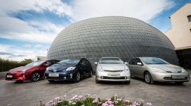 20 lat hybryd Toyoty na Automobile Council LIFESTYLE, Motoryzacja - 4 sierpnia rozpocznie się w Japonii trzydniowa impreza Automobile Council 2017. Z okazji 20. rocznicy debiutu Priusa, pierwszego na świecie auta hybrydowego, Toyota przygotowała wystawę prezentującą historię tego modelu.