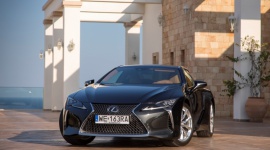 Flagowe Lexusy nominowane do WCOTY LIFESTYLE, Motoryzacja - Dwa flagowe modele Lexusa, coupe LC 500 i limuzyna LS, uzyskały nominacje do nagród World Car of the Year 2018. Oba mają spore szanse na zwycięstwo w swoich kategoriach.