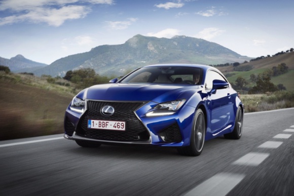 Tajemniczy Lexus RC F na Nürburgring LIFESTYLE, Motoryzacja - Autoblog.com opublikował szpiegowskie zdjęcia zamaskowanego Lexusa RC F, wykonane na słynnym torze Nürburgring. Co skrywa się pod naklejonym na nadwozie kamuflażem?