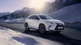Nowy Lexus RX Sport w dynamicznej stylizacji LIFESTYLE, Motoryzacja - Lexus przedstawił swego bestsellerowego crossovera RX w nowej wersji stylizacyjnej Sport, wyróżniającej się obecnością czarnych elementów kontrastujących z kolorem nadwozia.