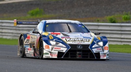 Lexus LC zwycięzcą wyścigów Super GT w sezonie 2017 LIFESTYLE, Motoryzacja - Po serii sukcesów załóg jeżdżących Lexusami LC GT500 w tegorocznych wyścigach serii Super GT, załoga LC #37 KeePer TOM’S w składzie Nick Cassidy i Ryo Hirakawa zdobyła tytuł mistrza Super GT 2017.