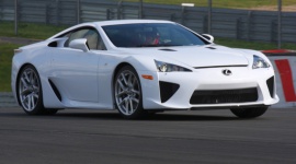 Lexus LFA jak jednorożec LIFESTYLE, Motoryzacja - Amerykański dom aukcyjny Gooding & Company, którego specjalnością są motoryzacyjne perełki, wystawił na sprzedaż Lexusa LFA w unikalnej wersji Nürburgring Edition.