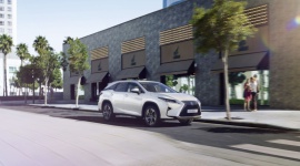 Lexus RX dla siedmiorga LIFESTYLE, Motoryzacja - Na wystawie motoryzacyjnej w Los Angeles Lexus zaprezentował model RX L – od dawna oczekiwaną wersję swego bestsellerowego crossovera z trzema rzędami foteli.