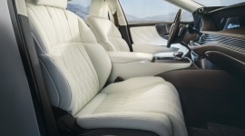 Nowy Lexus LS i Takumi. 4 – Fotele LIFESTYLE, Motoryzacja - Wyobraź sobie, że wstając z fotela samochodu po długiej podróży czujesz się bardziej fizycznie i psychicznie zrelaksowany, niż na początku jazdy.
