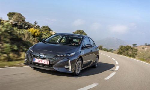 Toyota Prius Plug-in Hybrid pokonała Chevroleta Volt